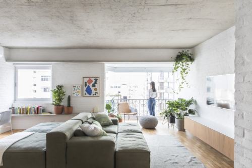 Jardins Apartment, São Paulo by David Ito Arquitetura