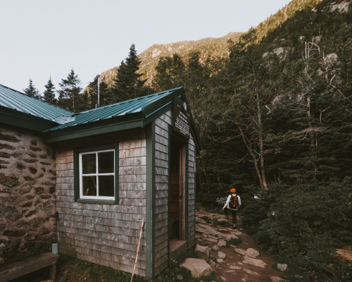 Carter Notch sunrise hike with @JessOlm. White Mountains, New Hampshire || IG: BToneVibes