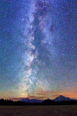 llbwwb:   Milky Way over Tetons (by IronRodArt