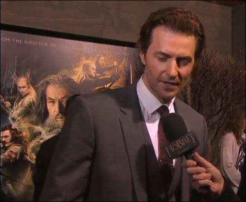 felorinbailensheild: sahraobsessed: Richard Armitage - my caps That cheeky smile! &lt;3