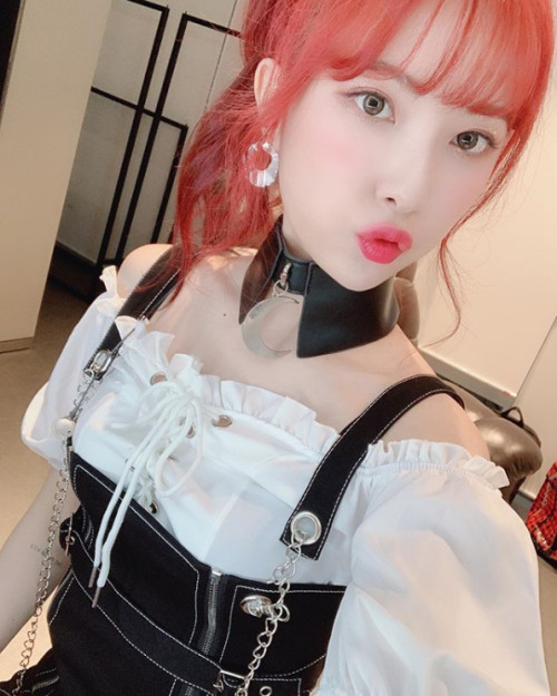 korean-dreams-girls:  Hyemi - Selcas