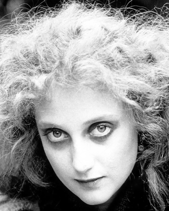 Carol Kane photographed by Alan Houghton, 1976.