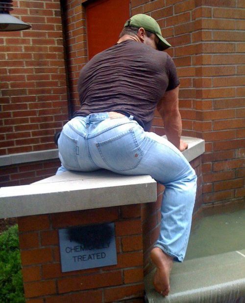 Azz like his mama