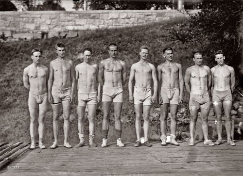 vintagesportspictures: Yale University rowing team (1911)