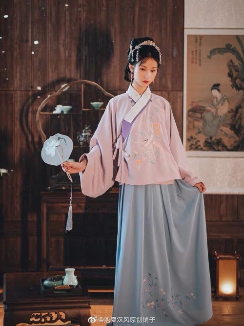 traditional chinese hanfu by@迟夏汉服