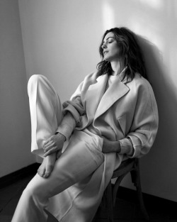 bwgirlsgallery: Anne Hathaway photographed by Sebastian Kim for The Sunday Times Style Feb 2019.