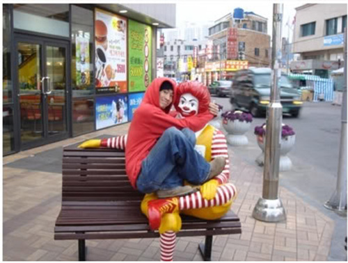 daebakbitch:  ep1khigh:  Tablo with Ronald Mcdonalds lol  tablo pls 