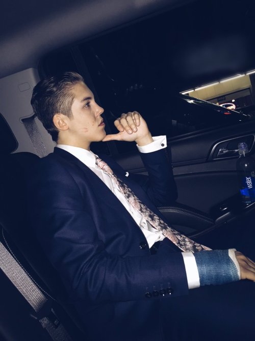 cuteguyscollectionblog:  Matthew Espinosa | Cute | Pose