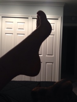 pinkysfeet:  Silhouettes. In bed on a Tuesday.