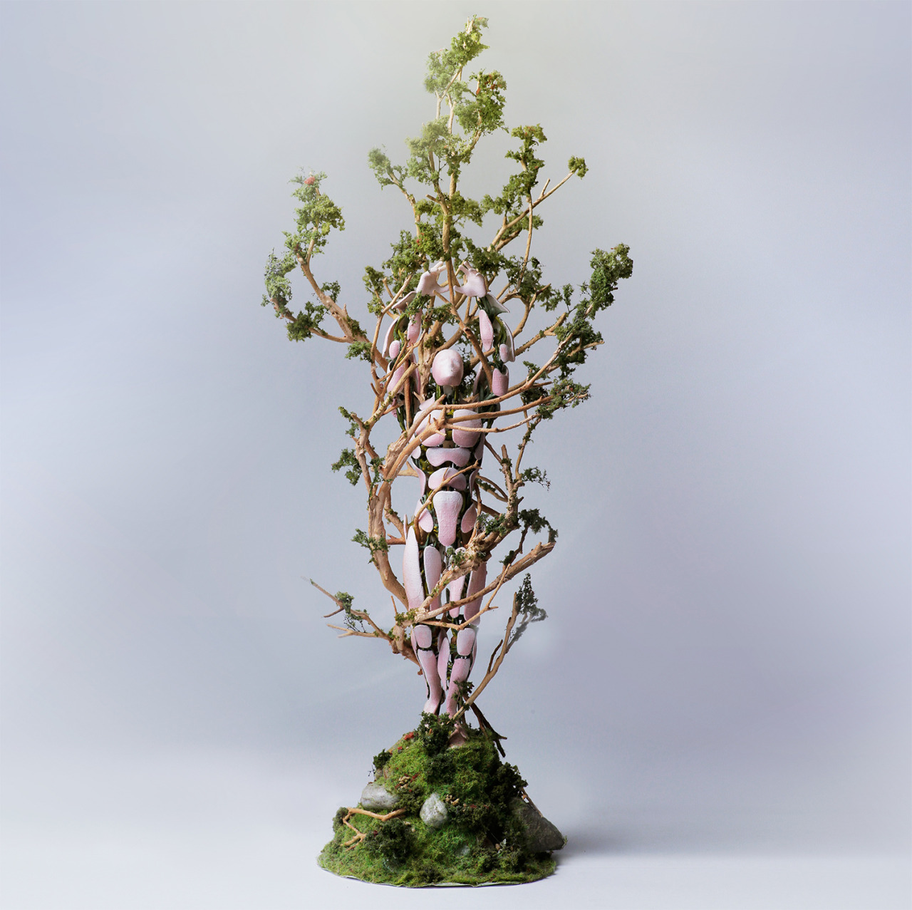 possit-de-tenebris:  dyepure:  itscolossal: Assembled Figurines by Garret Kane Appear