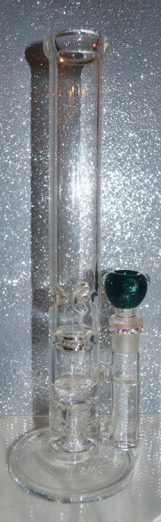 Delabeled this SYN bong and blinged it out for my bestie @krystalkethamine  Super happy that I could