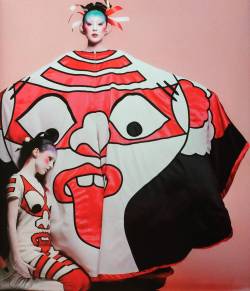 misspeelpants:  Marie Helvin in Kansai Yamamoto.