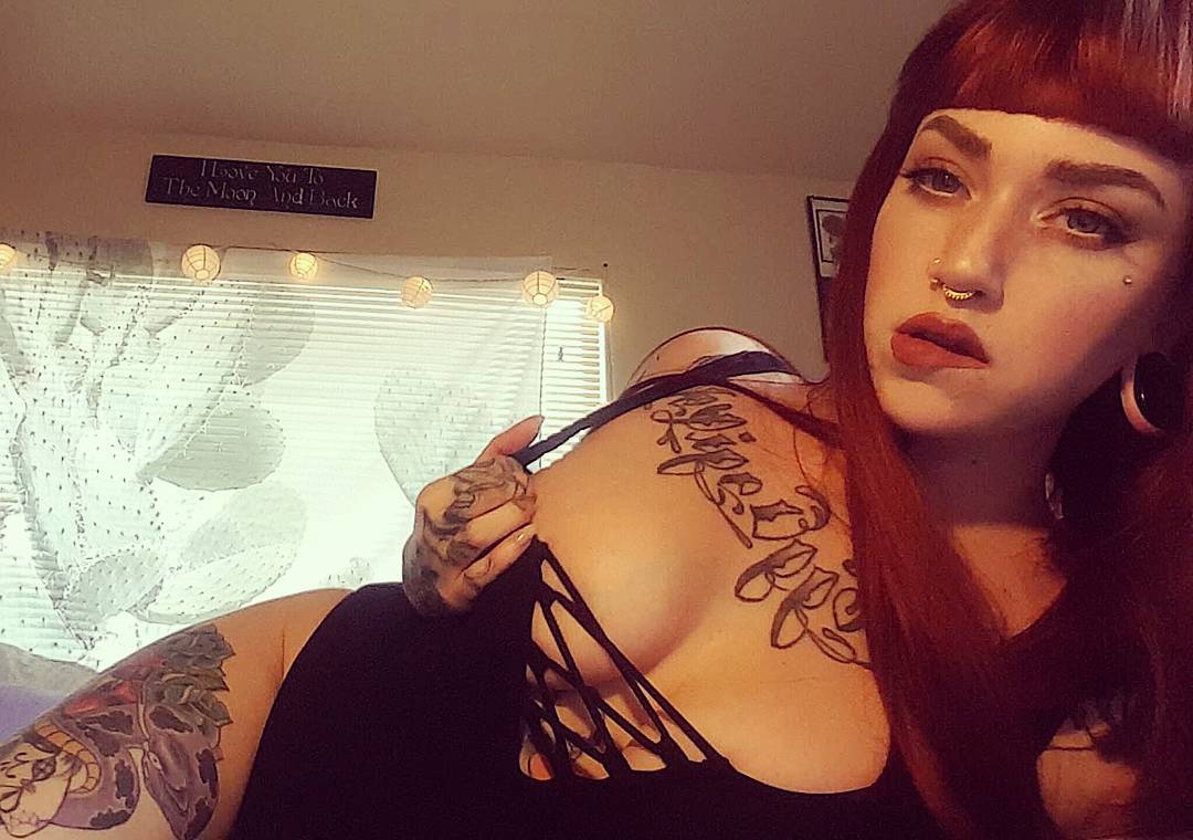 lilith-ap:  If ya want me you know where to find me  *3 Photosets under 5 tokens
