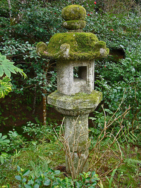 Shisen-dō Garden Lantern by Rekishi no Tabi on Flickr.