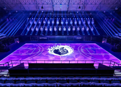 astall82:  luxuryon:  Nike has created a full-sized basketball court with motion-tracking and reactive LED visualisation technology built into the floor  That looks crazy