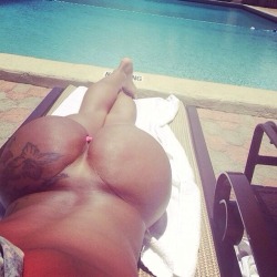 nudefreaks:  thick