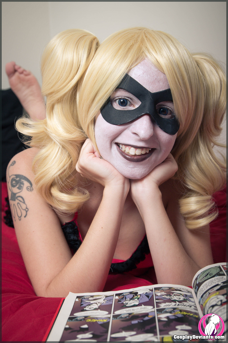 the-dark-joker-chronicle:  Harley on her off day    Sexy Cosplay and Geek things