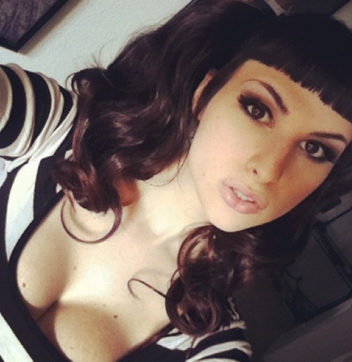 attackofthenerds:  maybeshesmarissa:  I’m reposting selfies from Bailey Jay’s Instagram. I LOVE HER SO MUCH OMFG SHE’S MY FAVORITE! Seriously, she’s one of my positive role models. Unlikely, no? She’s been through a lot, has had a successful