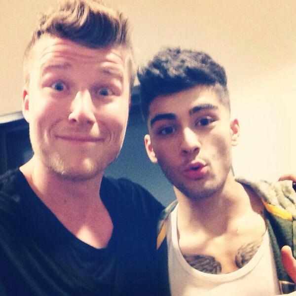 direct-news:  Zayn backstage in Sydney. (6/10/13)