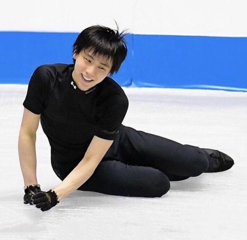 Yuzu falling down is totally a thing now loll But still, 可愛い！！！❤️❤️ WTT2017