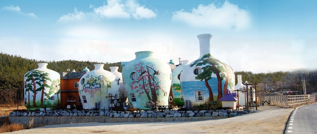 inmymindwecantrewind:  A Korean hotel in the shape of a giant pottery collection.