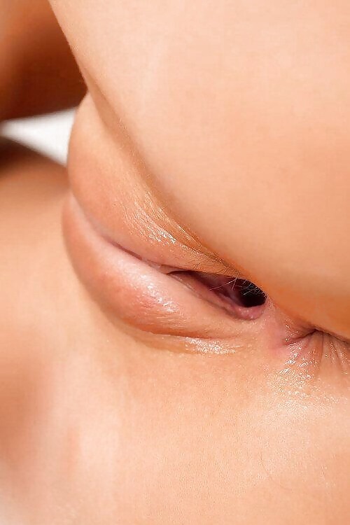 hot-famous-babes:  HORNY NAKED GIRLS 