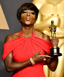 kit-harington:  Viola Davis, winner of the award for Actress in a Supporting Role for ‘Fences,’ poses in the press room during the 89th Annual Academy Awards at Hollywood &amp; Highland Center on February 26, 2017 in Hollywood, California.