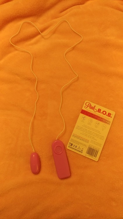 We’re super excited to be able to review this awesome vibrator from @pinkbobtoys!So we were sent the JAMIE 10 speed bullet vibrator and here are my (LB) thoughts:Pros: - This little vibrator is SUPER POWERFUL. This thing kept vibrating off my hand