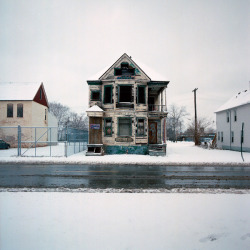 thekhooll:  100 Abandoned Houses A photography series of 100 abandoned houses in Detroit, Michigan by Kevin Bauman 