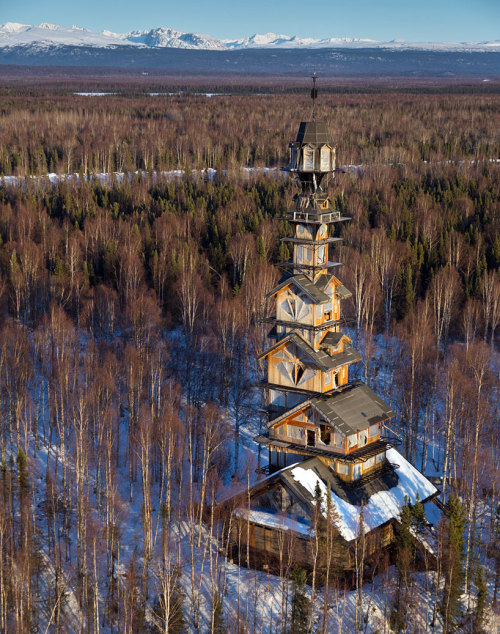 archatlas:Goose Creek Tower Phillip WeidnerWhat started as a 40′×40′ foot log cabin has grown into a