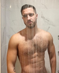 sprinkledpeen:   @allpeteredout in the shower