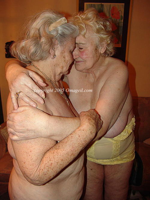 ramirofdzrmz:  Best grannyfriend  !! 