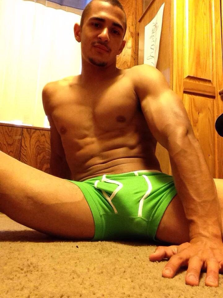 tindermennude: Ron, 25 Ron’s a football fanatic with a sexy caramel complexion.