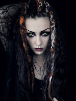 glitter-rebellion:  psychara:  Lenses [blind wolf] by Attitude HollandSynthetic dreads by Plastikated Cyanide  Love those lenses