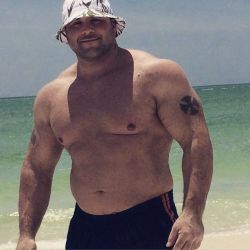 mackbrawn:  Beach Muscle