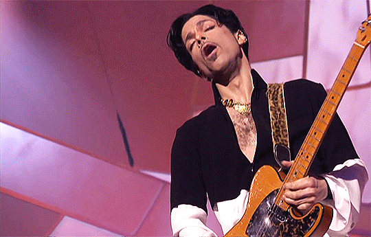 just-prince-things:Prince performs at the 36th NAACP Image Awards. March 19, 2005 [x]
