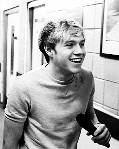 campfireniall:  @niallofficial sometimes i think i just want to hug the world then i remember that the stomach flu is passed on by touching and im like nah  