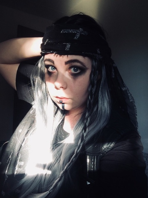 this wig is awful and cheap but I WILL COSPLAY YASHA GODDAMNIT (someday, with a better wig)