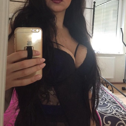 sneakywife: Getting ready for my new date ❤️ :)