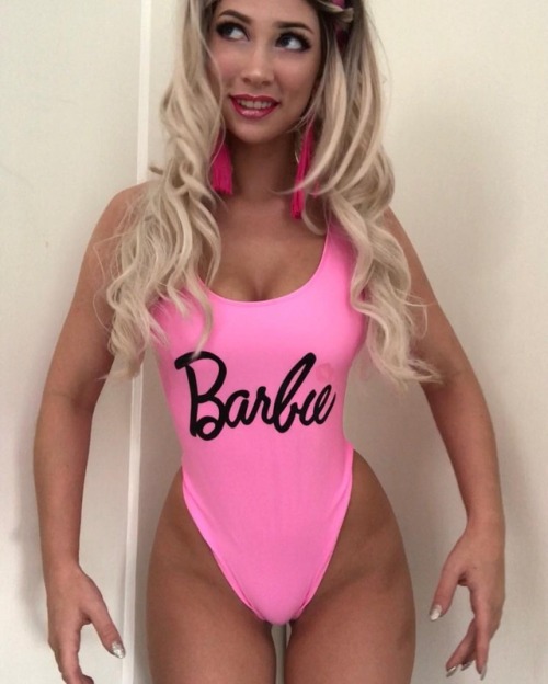 itsindigowhite:Who else wanted to fuck Barbie when they were younger? swipe for booty Also Barbie vi