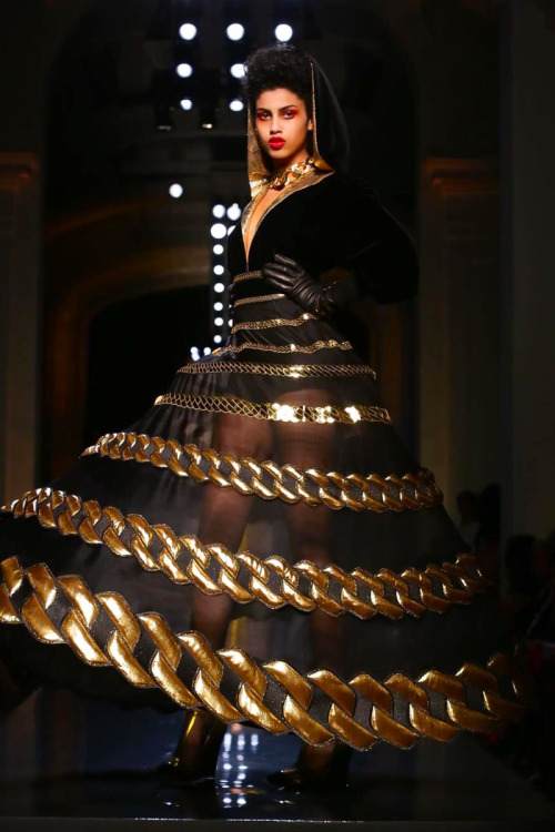 howtobeafuckinglady:  Gaultier was a wreck but this was kinda cool?  