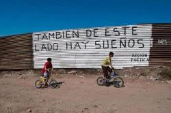 robeee:  &ldquo;también de este lado hay sueños&rdquo;. —Acción poética. 