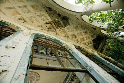 wingthingaling:The Most Beautiful Abandoned Railway Station in the WorldThis is an abandoned railway