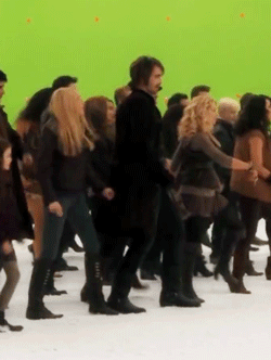 daughterofmoonandmars:  savagelyhandsome:  One day while on set, Lee suggested that they have a dance off with the Volturi actors behind the directors and the other actors backs. The Cullen Clan vs. The Volturi.  However it needed planning and they had