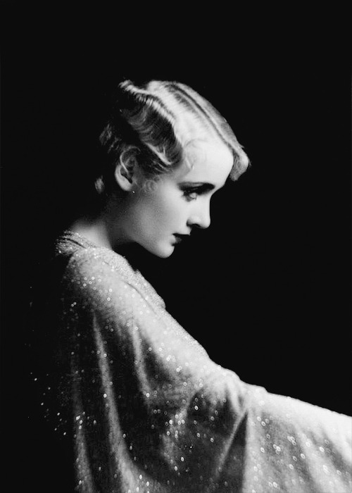 normajeanebaker:  Carole Lombard photographed by William E. Thomas 