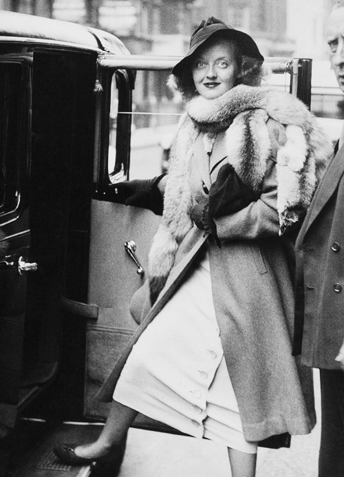 barbarastanwyck:  Bette Davis in London, 1936 