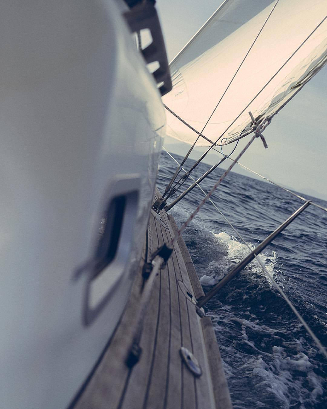 nielsfreiheit:  sloping position 🌊⛵️   #mallorca #sailing (hier: Puerto De