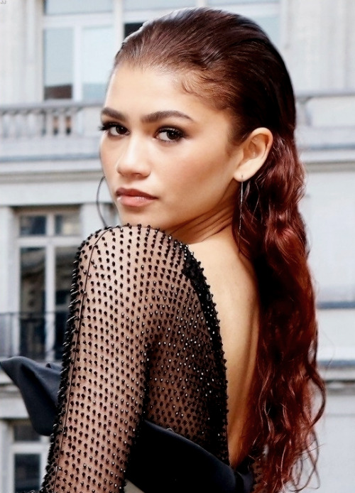 zedayacoleman:  ZENDAYA COLEMANPosing in adult photos