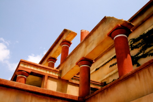 ahencyclopedia:WONDERS OF THE ANCIENT WORLD: Knossos Palace KNOSSOS is the ancient Minoan palace, an