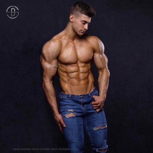 beautifulyoungmuscle:Chris Pazienti: instant erection for this tiny-waisted, broodingly handsome muscle beauty